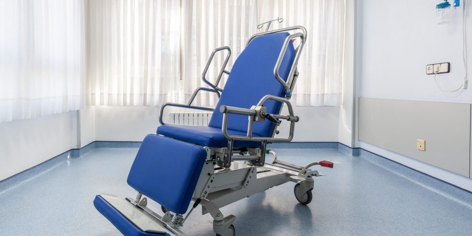 silla-camilla leonardo principal, producto destinado para el tratamiento y manejo de pacientes
